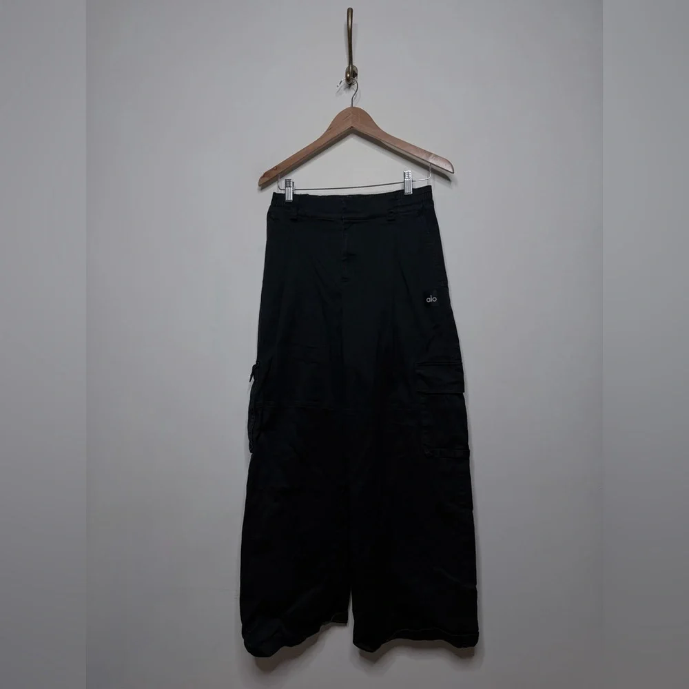 ALO Yoga High Waist Night Out Cargo Trouser in Black